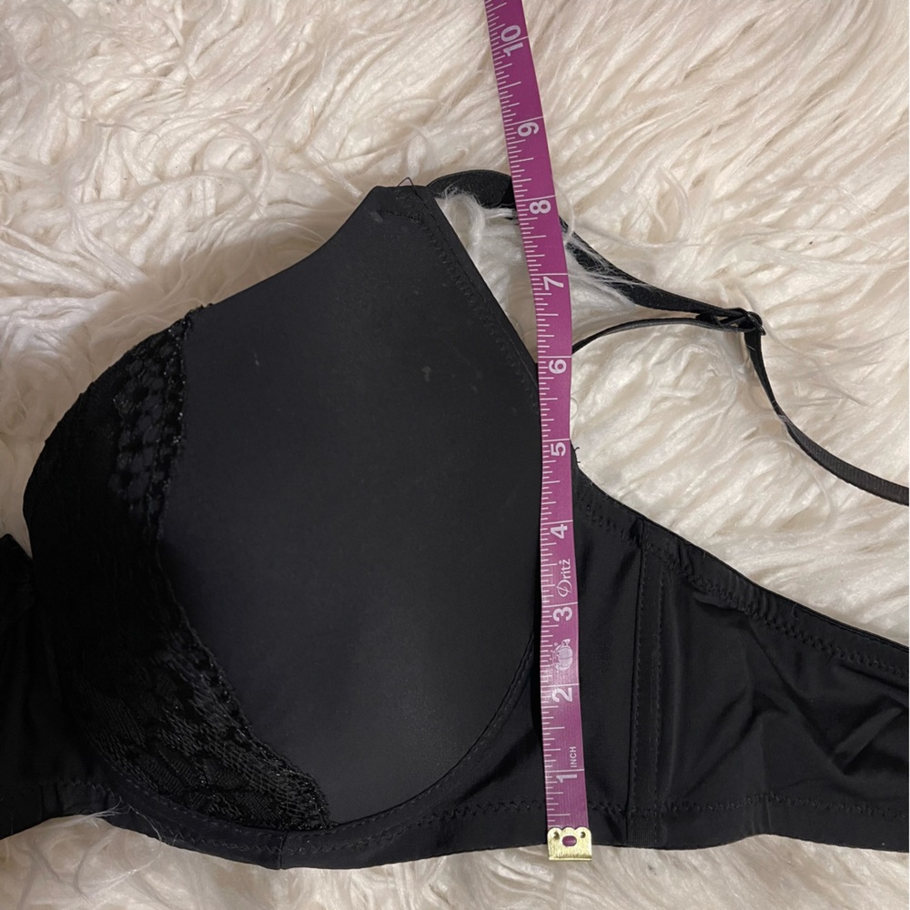 Emily Johnson Black Bra -38DD - Picture 5 of 10